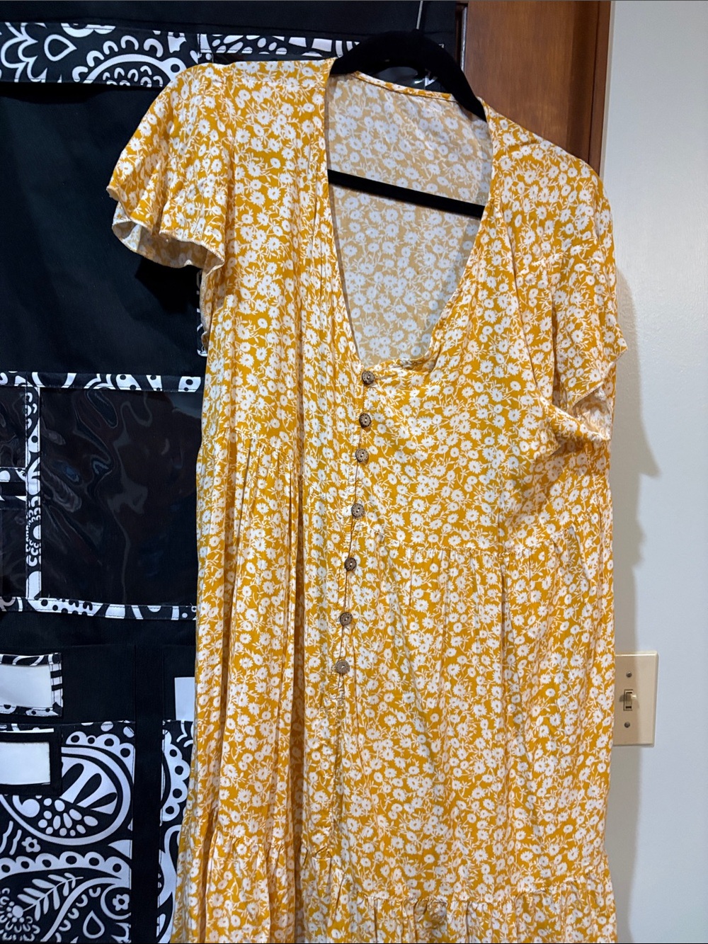 Yellow Floral Button-Front Women's Dress XL SHEIN mid length. Buttons